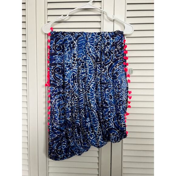 Lilly Pulitzer Resort Infinity Loop Scarf- Swizzle in Taverna Tile Tassel Accent - Picture 5 of 5